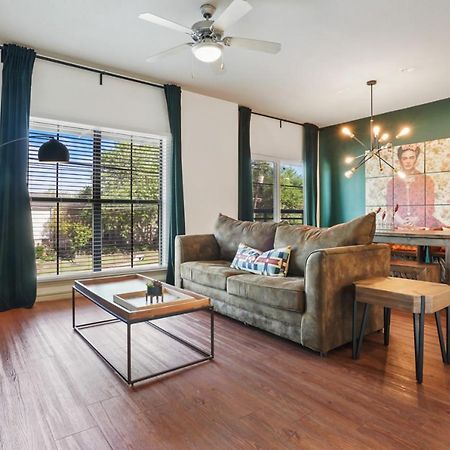 Stylish 4Br With Smart Tv And Free Garage Parking Apartment Austin Bagian luar foto