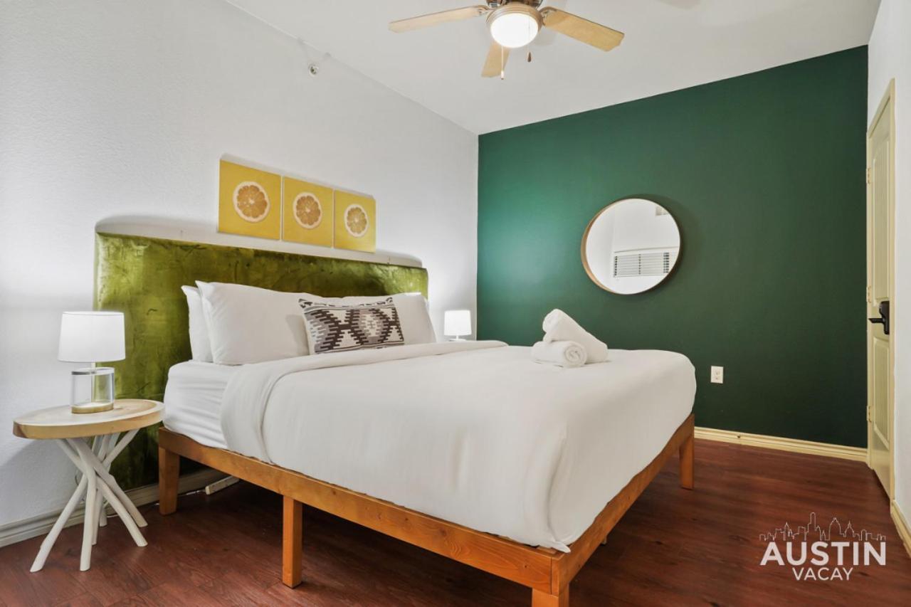 Stylish 4Br With Smart Tv And Free Garage Parking Apartment Austin Bagian luar foto