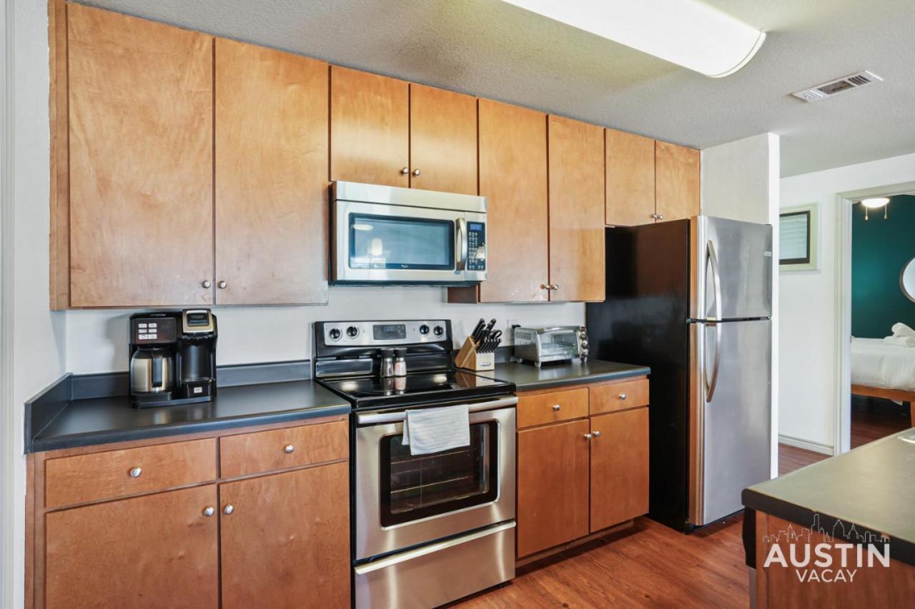 Stylish 4Br With Smart Tv And Free Garage Parking Apartment Austin Bagian luar foto
