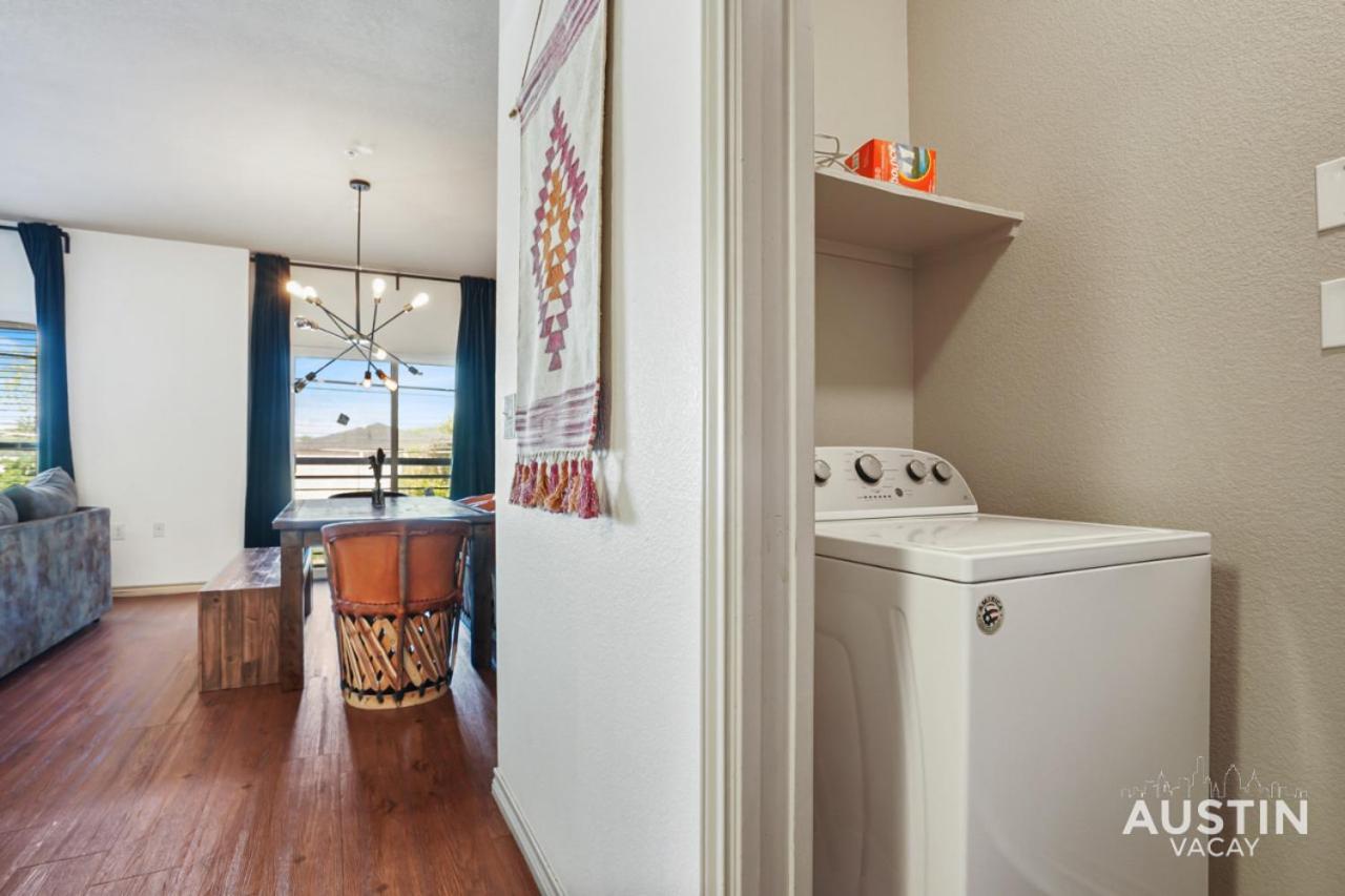 Stylish 4Br With Smart Tv And Free Garage Parking Apartment Austin Bagian luar foto