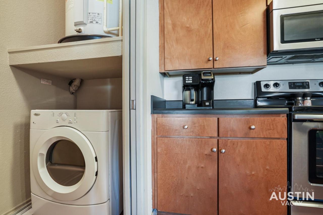 Stylish 4Br With Smart Tv And Free Garage Parking Apartment Austin Bagian luar foto