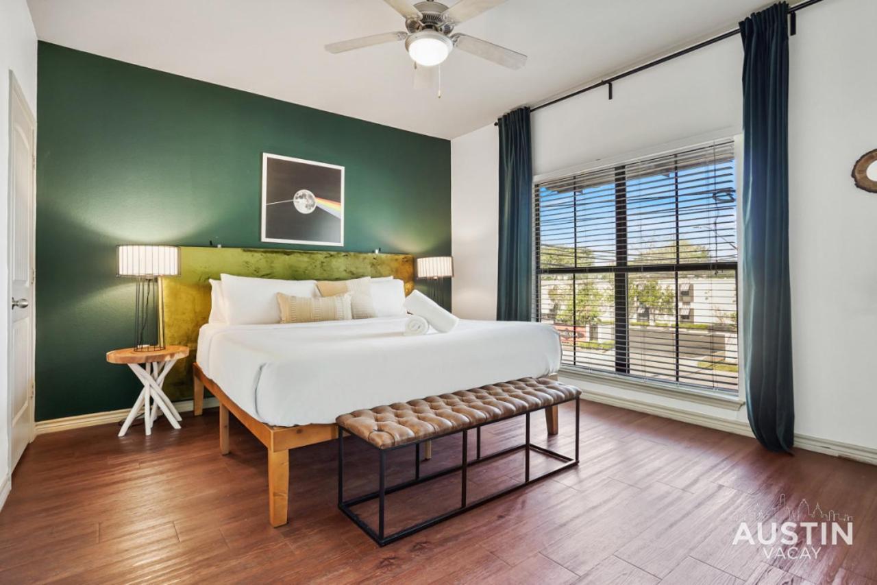 Stylish 4Br With Smart Tv And Free Garage Parking Apartment Austin Bagian luar foto