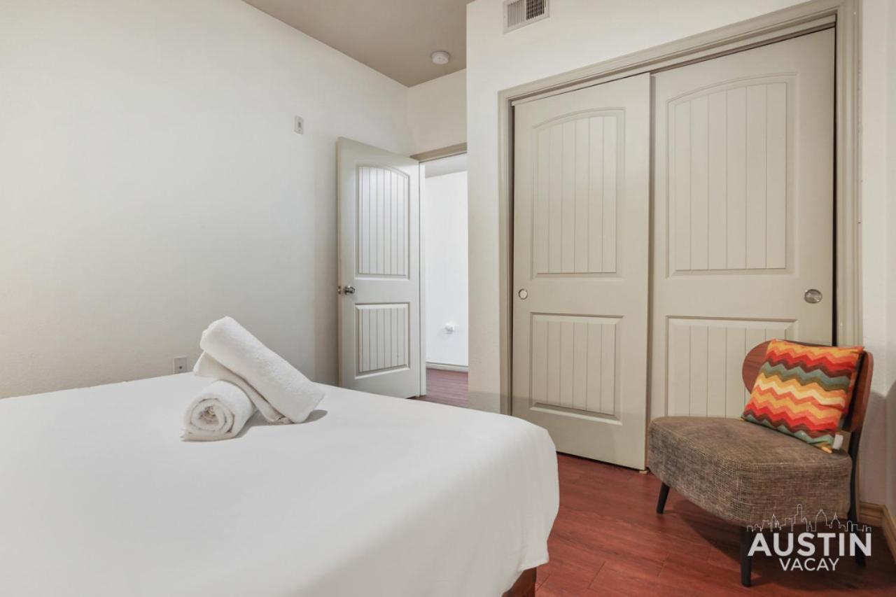 Stylish 4Br With Smart Tv And Free Garage Parking Apartment Austin Bagian luar foto